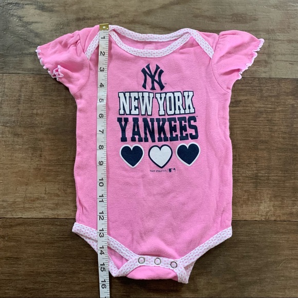 New York Yankees Onesies - Picture 3 of 5
